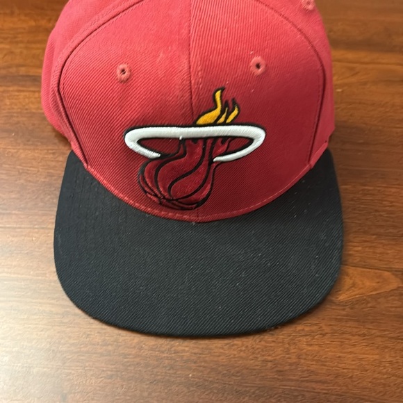 Mitchell &‎ Ness Miami Heat Snap Back - Picture 3 of 10